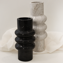 FLORERO TRES CURVAS - MÁRMOL NEGRO CON VETAS BLANCAS
