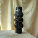 FLORERO TRES CURVAS GRANDE - NEGRO CON VETAS BLANCAS
